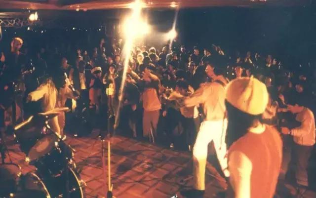 中國搖滾最早的傳教士，是來自八個不同國家的外國友人