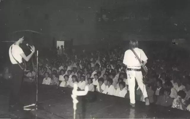 中國搖滾最早的傳教士，是來自八個不同國家的外國友人