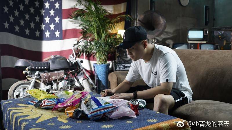 小青龍和餓了么合作帶來(lái)全新單曲《餓》，激活你的味蕾