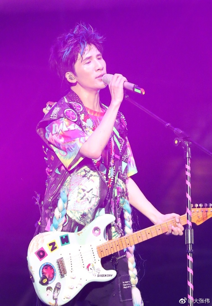 大張偉微博憤怒回應(yīng)抄襲質(zhì)疑：我真的已經(jīng)TM煩了