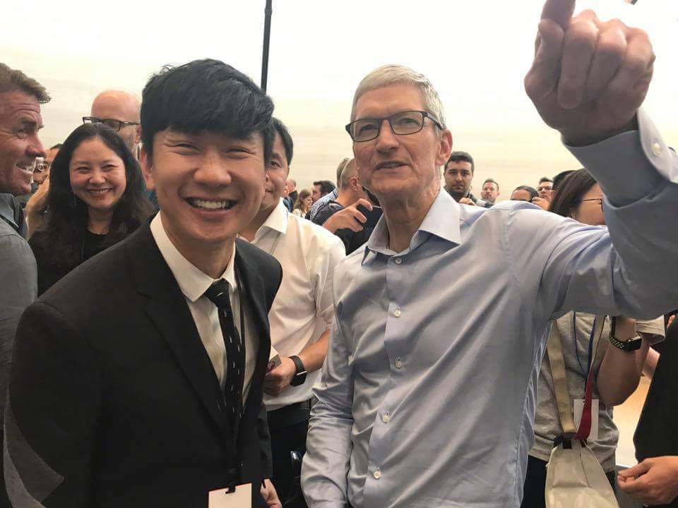 林俊杰現(xiàn)身Apple新品發(fā)布會，直播與網(wǎng)友互動聊天