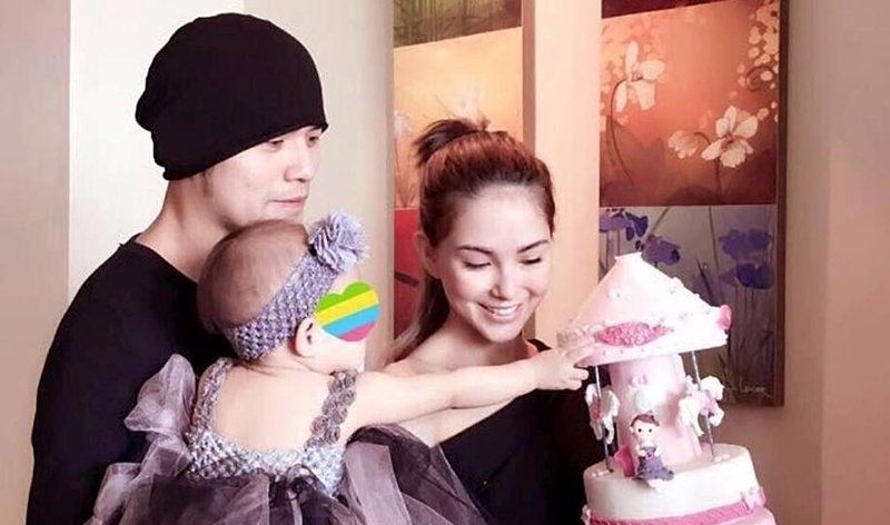 周杰倫百忙之中回家，卻因為小周周的“壁畫”跪地不起