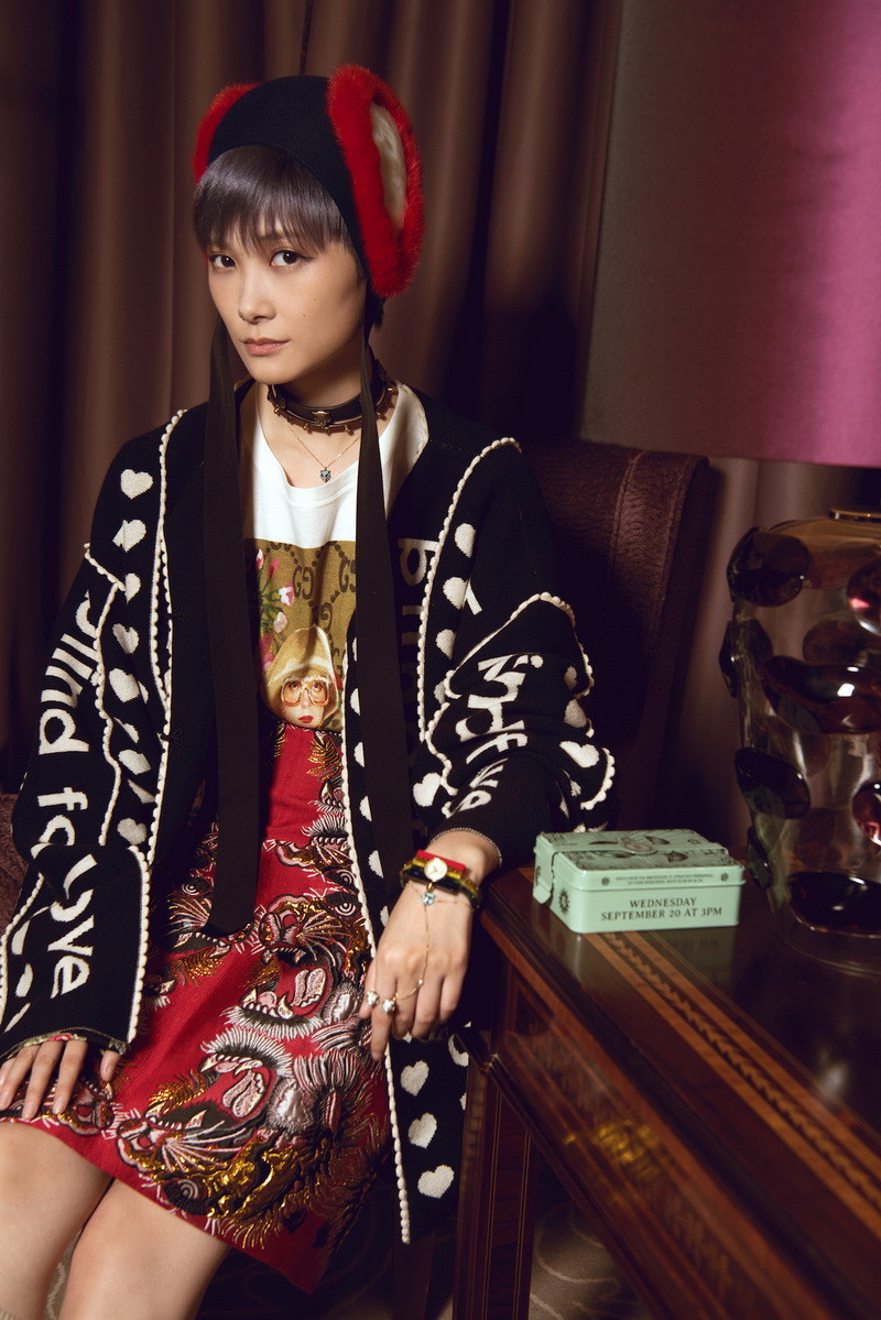 李宇春亮相米蘭時(shí)裝周，“中國(guó)娃娃”造型展示別樣風(fēng)采