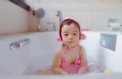 王櫟鑫曬二胎兒子“番薯”，姐姐弟弟同畫(huà)面超有愛(ài)