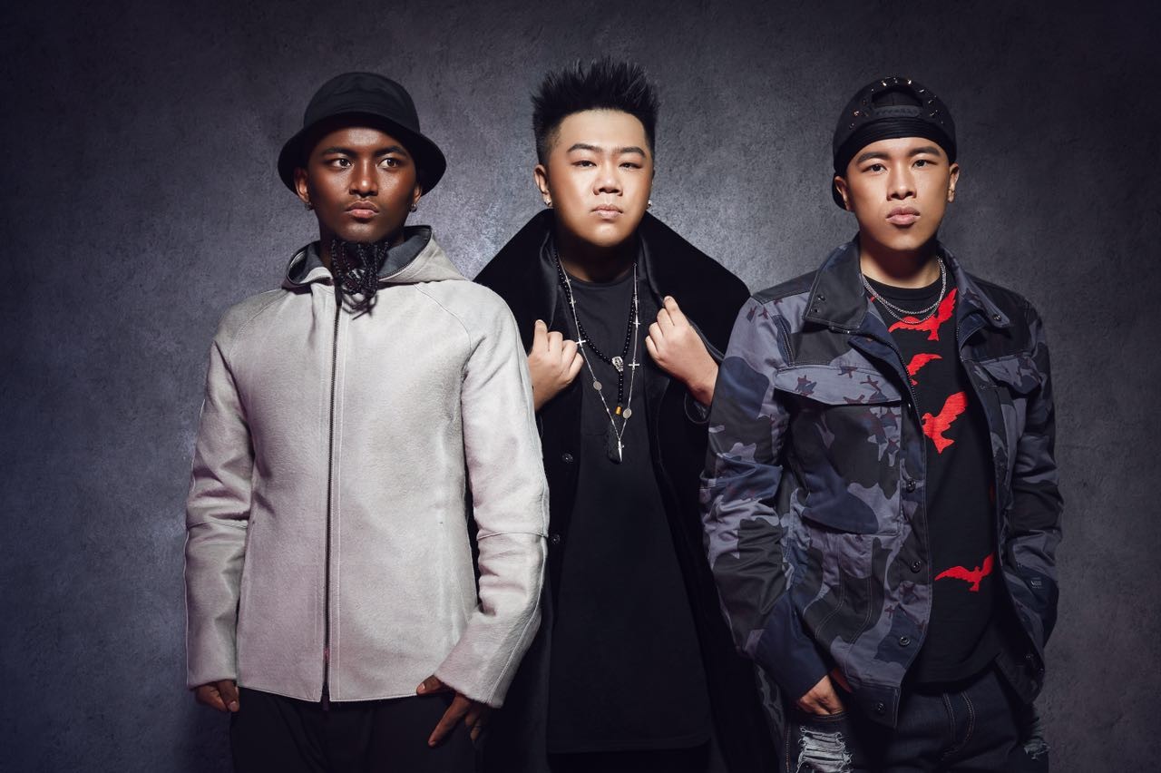 南征北戰(zhàn)傾情獻(xiàn)唱lol世界總決賽主題曲，為中國(guó)選手加油！