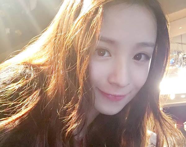 二珂女神首張專(zhuān)輯上線，不甘于主播的框架正式出道！