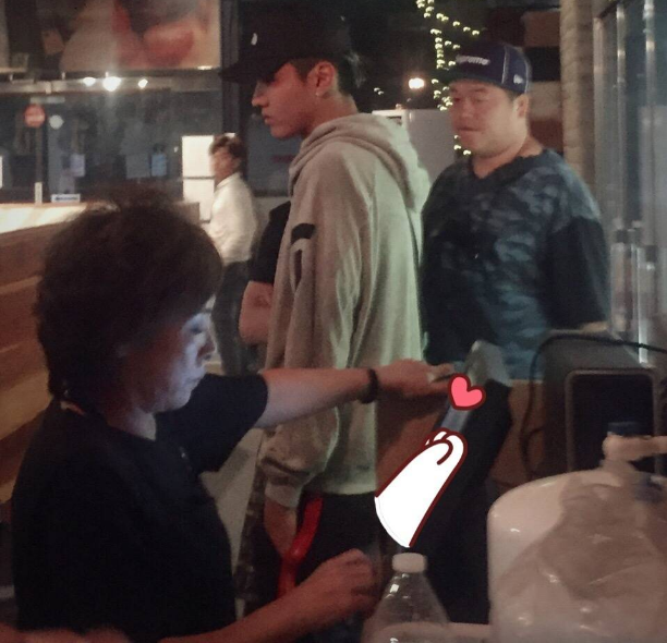 吳亦凡吃飯偶遇粉絲，因不能合照而請客吃飯！