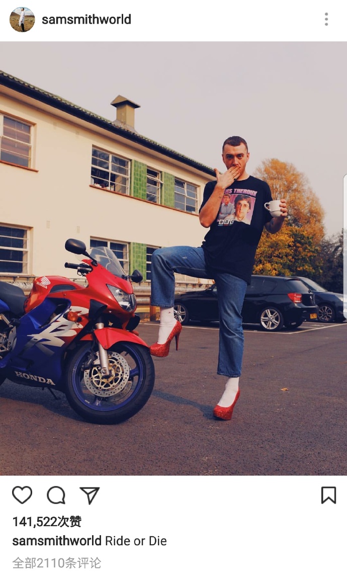 騷紅來襲，騷姆Sam Smith發(fā)布自己的高跟鞋照