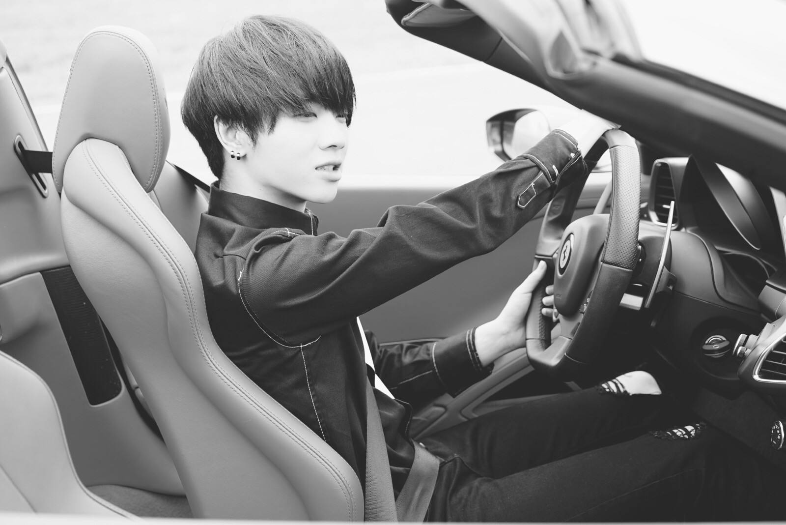 舞臺(tái)的王者，生活中的謙卑者！華晨宇首部微紀(jì)錄片公布