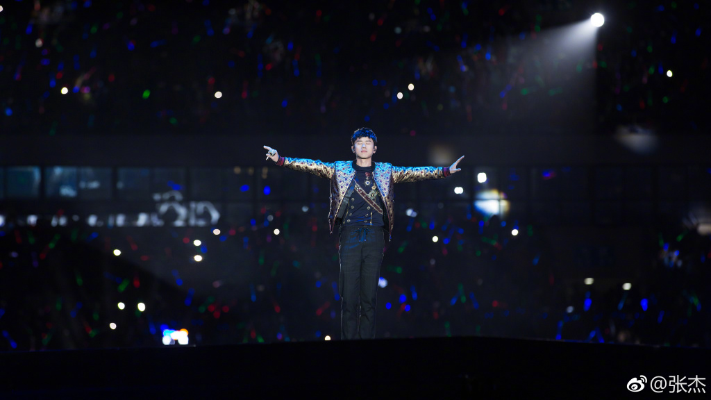 張杰華晨宇節(jié)目間隙玩娃娃機：要是能夠抓出來，今天我就會贏