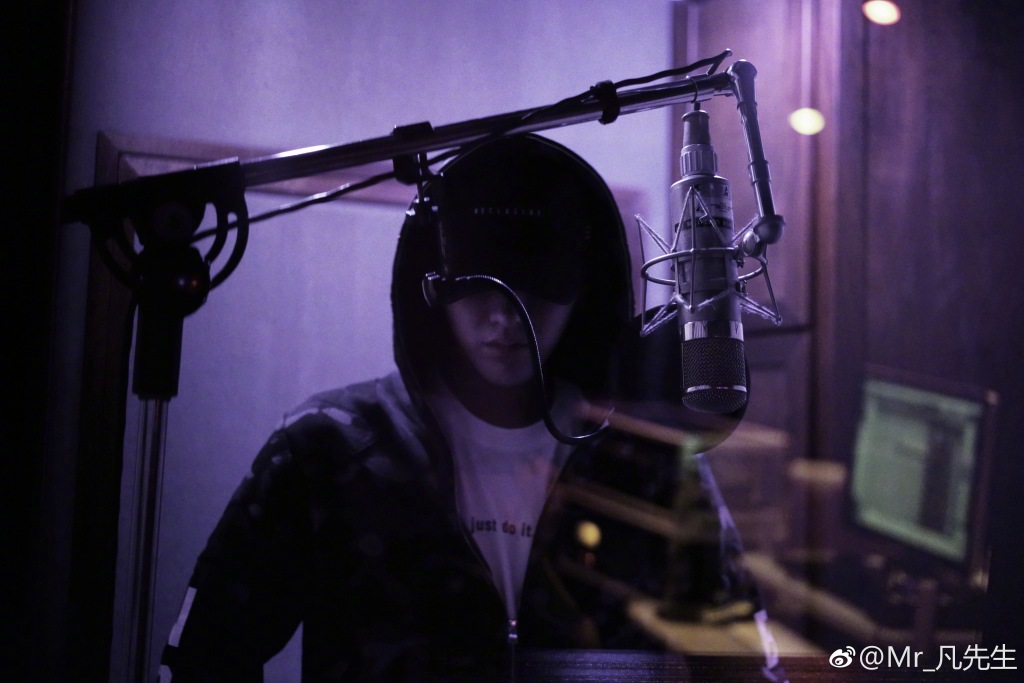 吳亦凡美國(guó)電臺(tái)采訪公布，最?lèi)?ài)的女孩是中國(guó)女孩