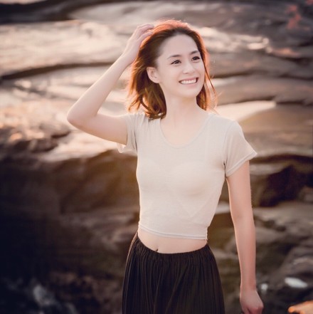 阿嬌INS曬出與男朋友合照，光棍節(jié)大撒狗糧