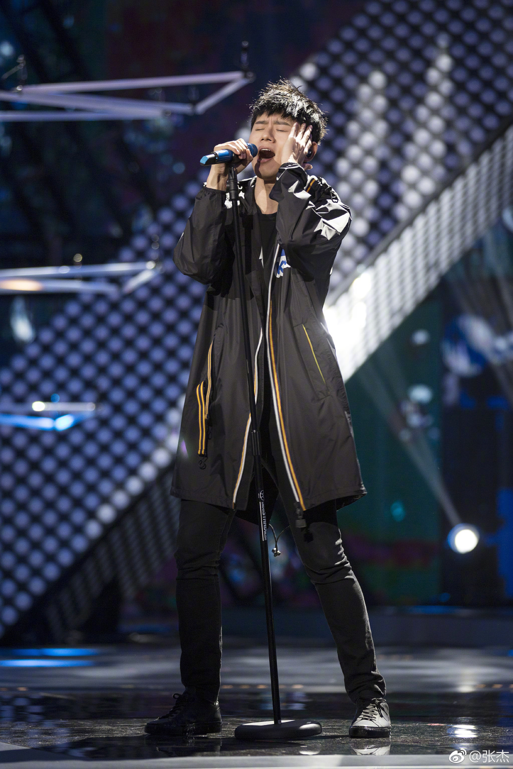 “天涯何處是歸鴻”，張杰改編《情深深雨蒙蒙》